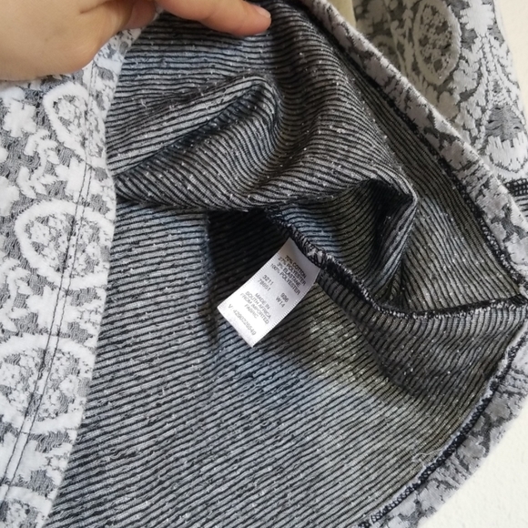 3/4 sleeve Lace top - Picture 4 of 4